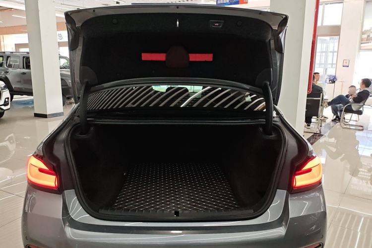 Used BMW 5 Series 2022 Second Facelift 525i M Sport Package Trunk