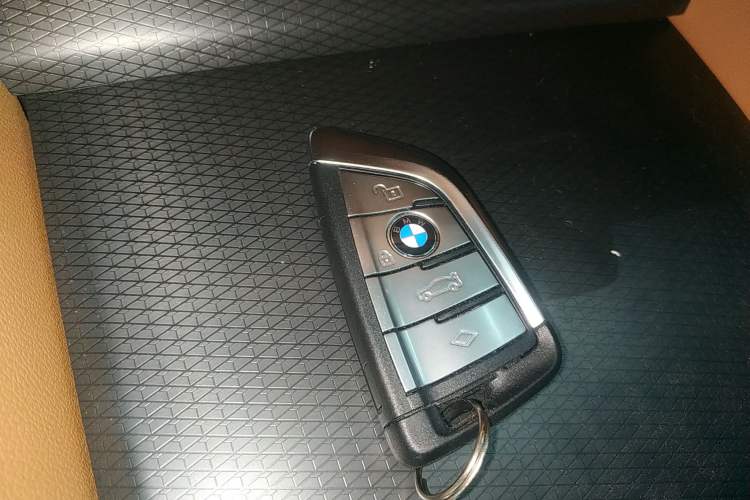 Used BMW 5 Series 2022 Second Facelift 525i M Sport Package Vehicle Key