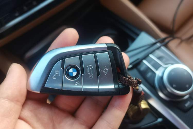 Used BMW 5 Series 2022 Restyled 530i Sport Line with M Sport Package Vehicle Key