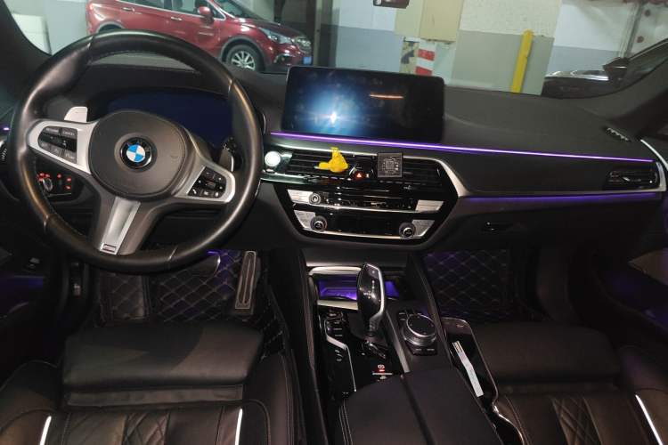 Used BMW 5 Series 2022 540i Sport Line M Sport Package Center Console