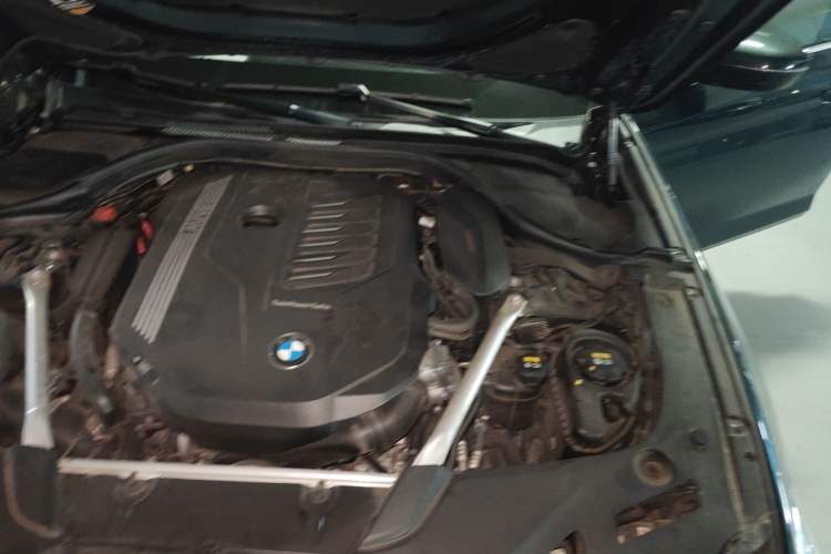 Used BMW 5 Series 2022 540i Sport Line M Sport Package Engine Bay Left