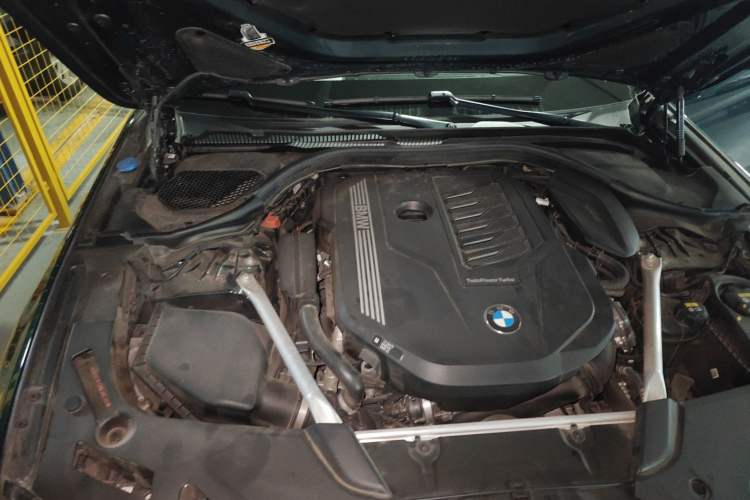 Used BMW 5 Series 2022 540i Sport Line M Sport Package Engine Bay Right