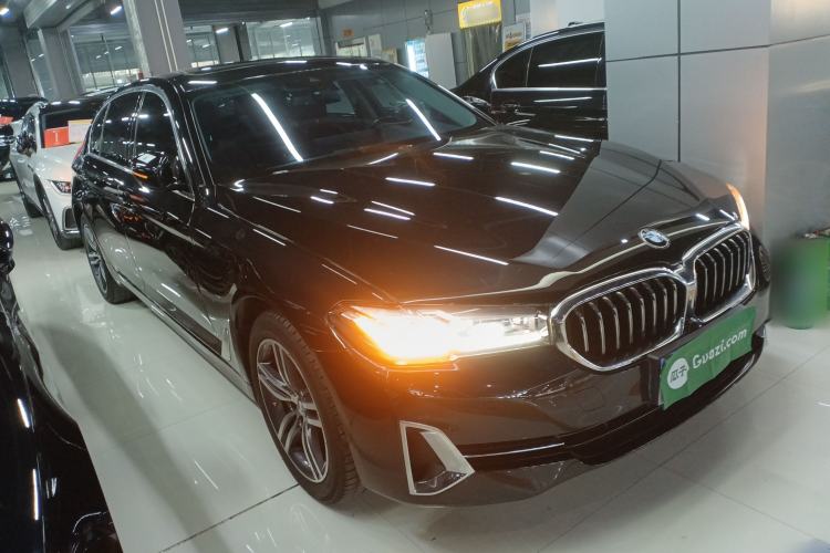 Used BMW 5 Series 2022 Updated 530Li xDrive Luxury Package Front Right 45 Deg