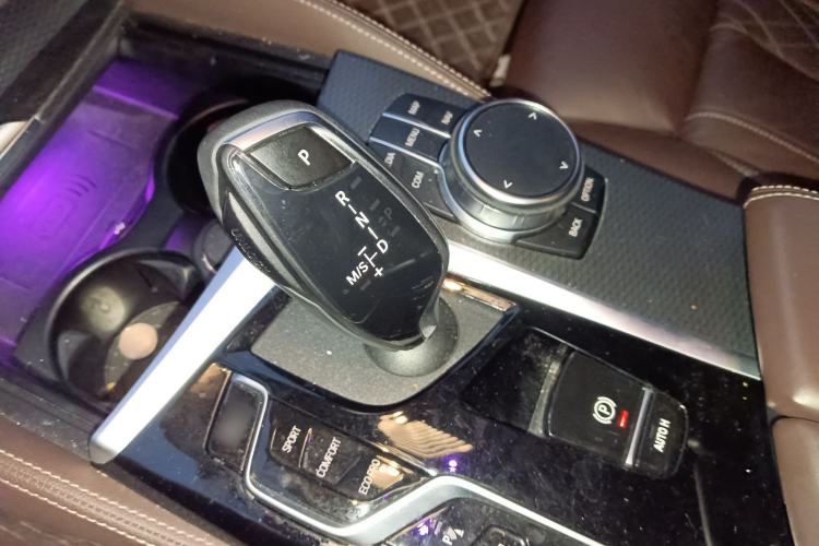 Used BMW 5 Series 2022 Second Facelift 540i Sport Line M Sport Package Gear Lever