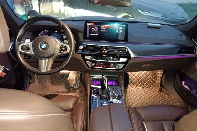 Used BMW 5 Series 2022 Second Facelift 540i Sport Line M Sport Package Interior 2