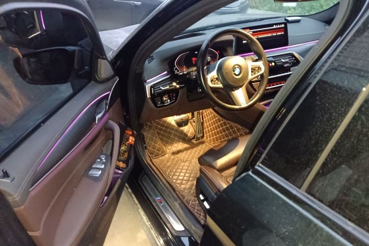 Used BMW 5 Series 2022 Second Facelift 540i Sport Line M Sport Package Interior 3