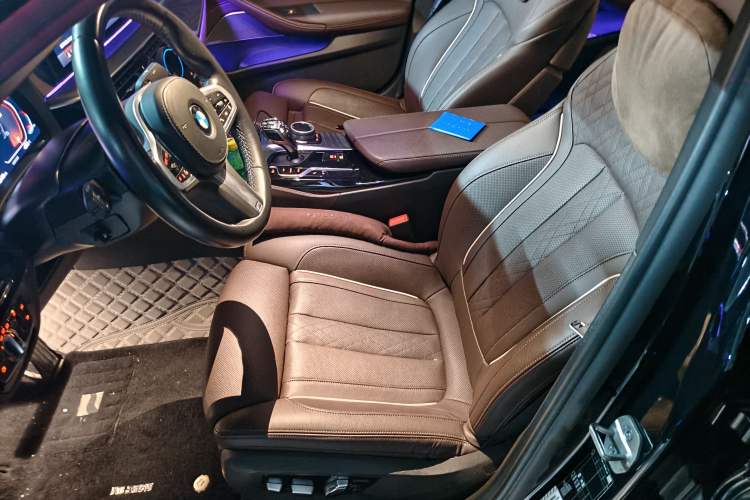 Used BMW 5 Series 2022 Restyled 530Li Luxury Edition M Sport Package Left Front Seat
