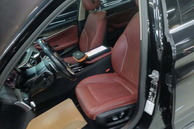 Used BMW 5 Series 2022 Updated 530Li xDrive Luxury Package Left Front Seat