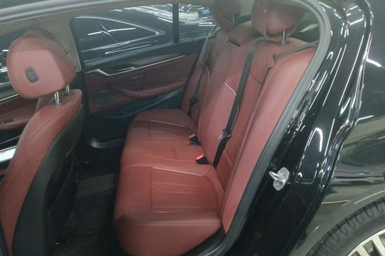 Used BMW 5 Series 2022 Updated 530Li xDrive Luxury Package Left Rear Seat