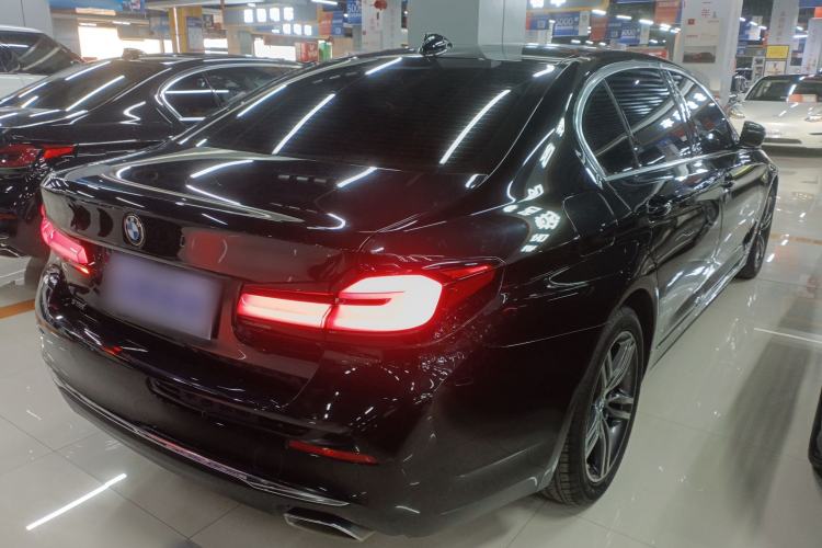 Used BMW 5 Series 2022 Updated 530Li xDrive Luxury Package Rear Right 45 Deg