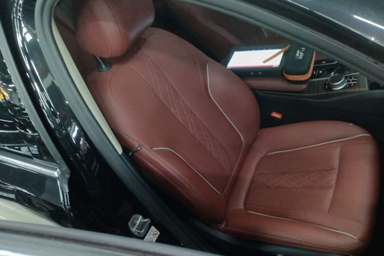 Used BMW 5 Series 2022 Updated 530Li xDrive Luxury Package Right Front Seat