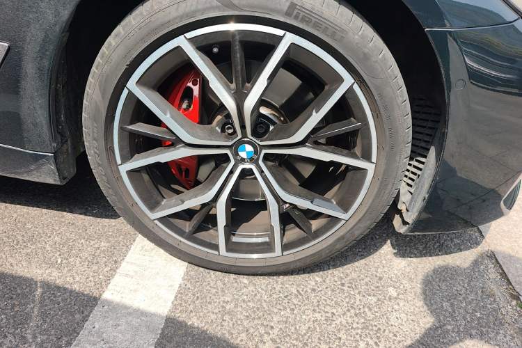 Used BMW 5 Series 2022 Restyled 530i Sport Line with M Sport Package Right Front Wheel Hub