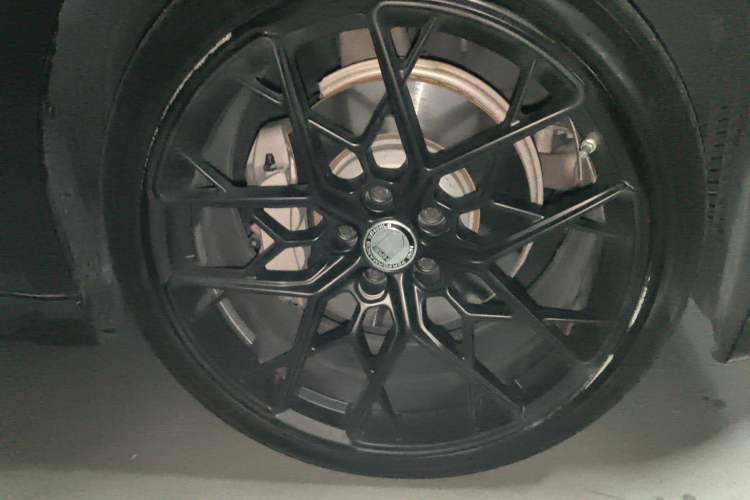 Used BMW 5 Series 2022 Restyled 530Li Luxury Edition M Sport Package Right Front Wheel Hub