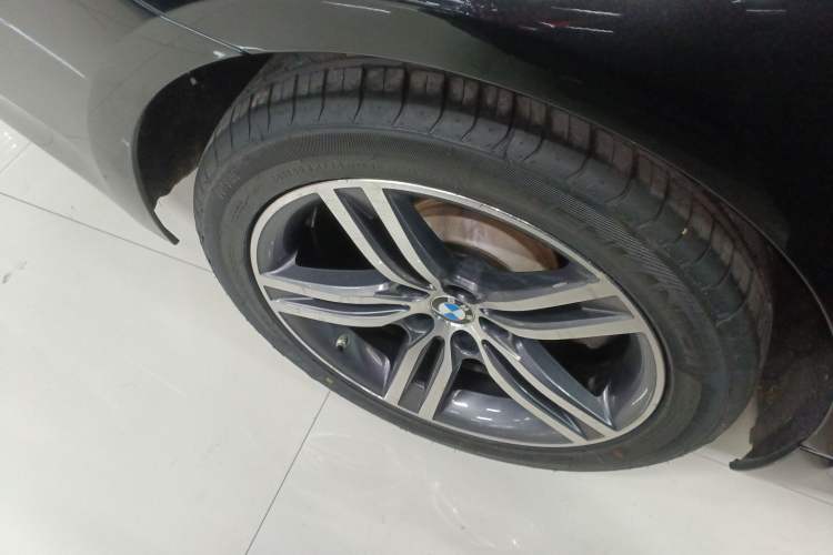 Used BMW 5 Series 2022 Updated 530Li xDrive Luxury Package Right Rear Wheel Hub