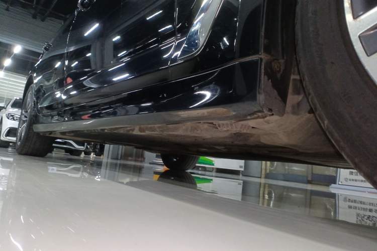 Used BMW 5 Series 2022 Updated 530Li xDrive Luxury Package Right Side Sill