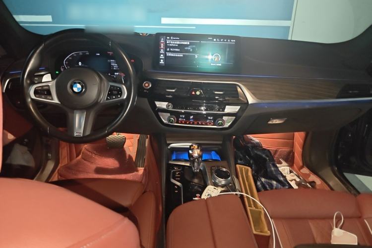 Used BMW 5 Series 2022 Second Facelift 530Li Luxury Version M Sport Package Center Console