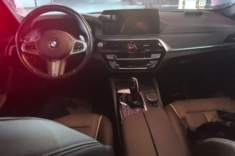 Used BMW 5 Series 2022 Restyled 530Li Leading Edition M Sport Package Center Console