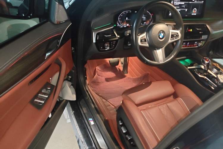 Used BMW 5 Series 2022 Second Facelift 530Li Luxury Version M Sport Package Driver Seat
