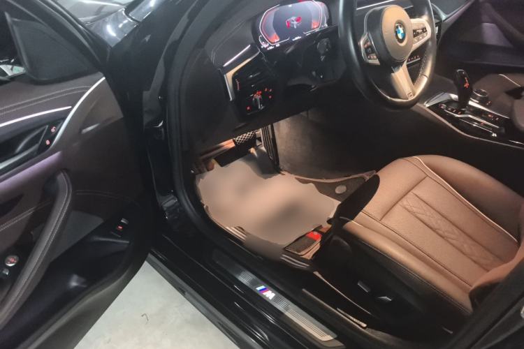 Used BMW 5 Series 2022 Restyled 530Li Leading Edition M Sport Package Driver Seat
