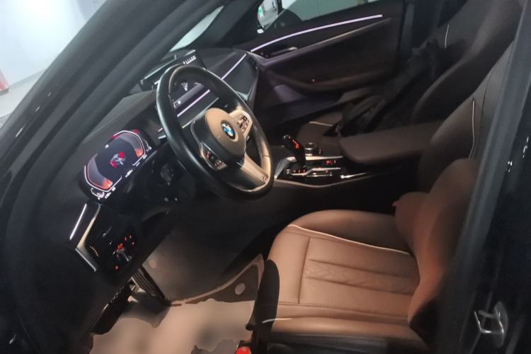 Used BMW 5 Series 2022 Restyled 530Li Leading Edition M Sport Package Left Front Seat
