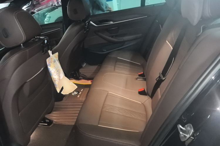 Used BMW 5 Series 2022 Restyled 530Li Leading Edition M Sport Package Left Rear Seat
