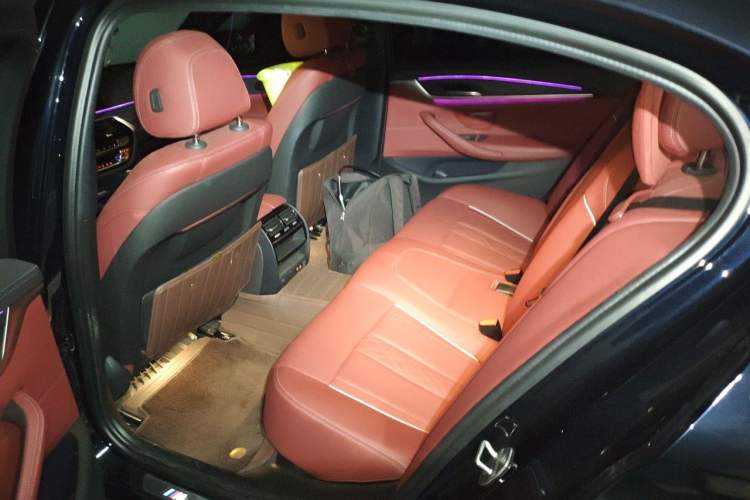 Used BMW 5 Series 2022 Second Facelift 530Li Leading Edition M Sport Package Left Rear Seat