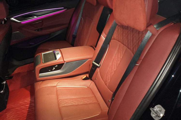 Used BMW 5 Series 2022 530Li Luxury Edition M Sport Package Left Rear Seat