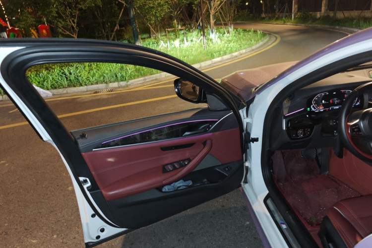 Used BMW 5 Series 2022 Restyled 530Li Leading Edition M Sport Package Driver Seat
