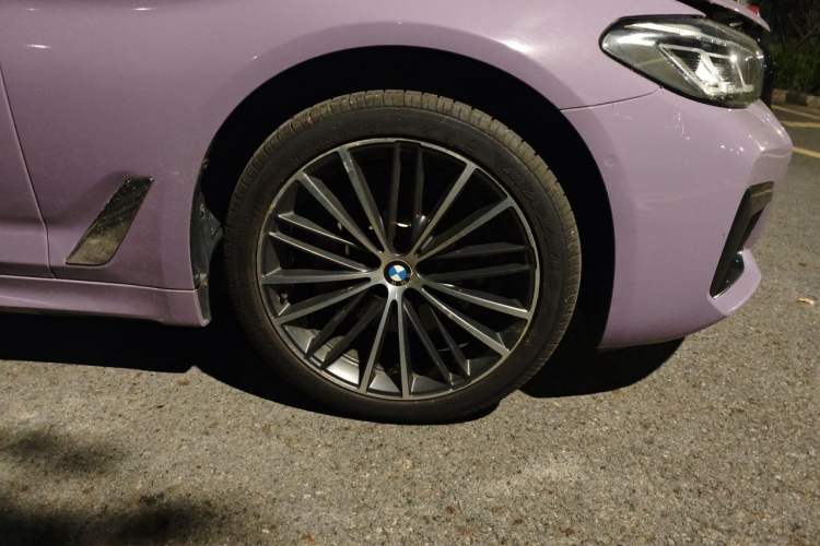 Used BMW 5 Series 2022 Restyled 530Li Leading Edition M Sport Package Right Front Wheel Hub