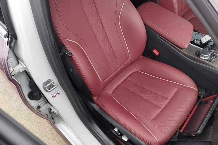 Used BMW 5 Series 2022 Second Facelift 530Li Leading Edition M Sport Package Right Front Seat
