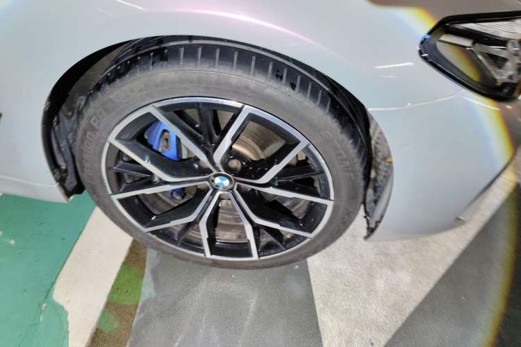 Used BMW 5 Series 2022 530i M Sport Package Right Front Wheel Hub