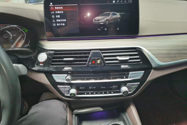 Used BMW 5 Series 2022 Updated 530Li Leading Edition Luxury Package Audio And AC Panel