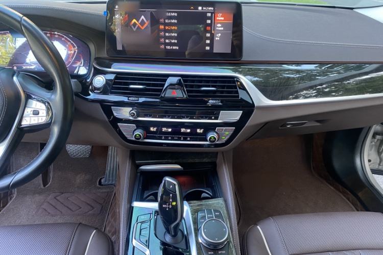 Used BMW 5 Series 2022 Second Facelift 525Li Luxury Package Audio And AC Panel