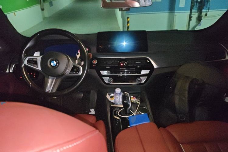 Used BMW 5 Series 2022 Second Facelift 530Li Luxury Version M Sport Package Center Console