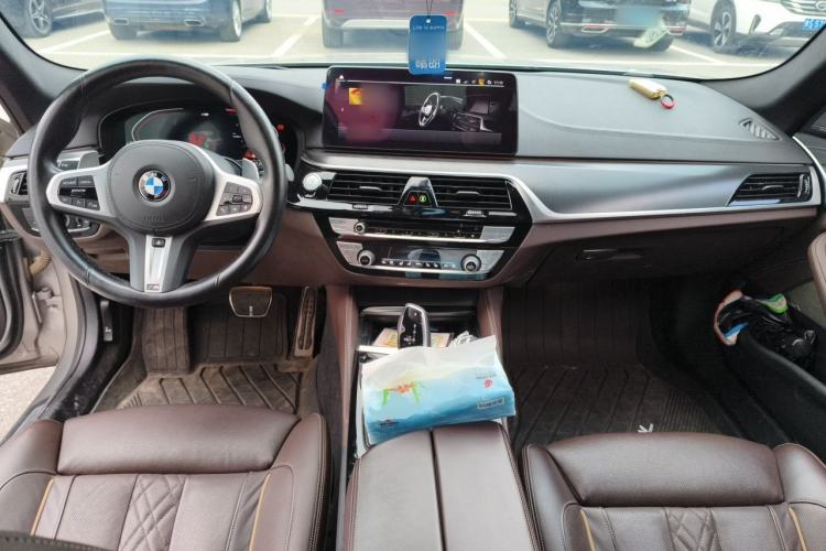 Used BMW 5 Series 2022 Restyled 540i Luxury Edition M Sport Package Center Console