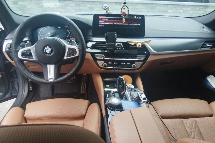 Used BMW 5 Series 2022 Updated 530i M Sport Package Center Console