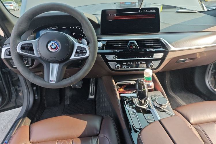 Used BMW 5 Series 2022 Restyled 540i Luxury Edition M Sport Package Center Console
