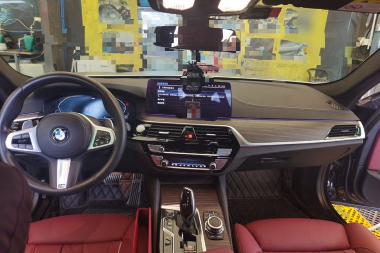 Used BMW 5 Series 2022 Second Facelift 530Li Luxury Version M Sport Package Center Console