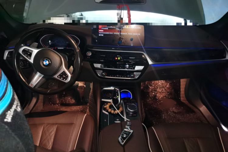Used BMW 5 Series 2022 Restyled 530Li Leading Edition M Sport Package Center Console