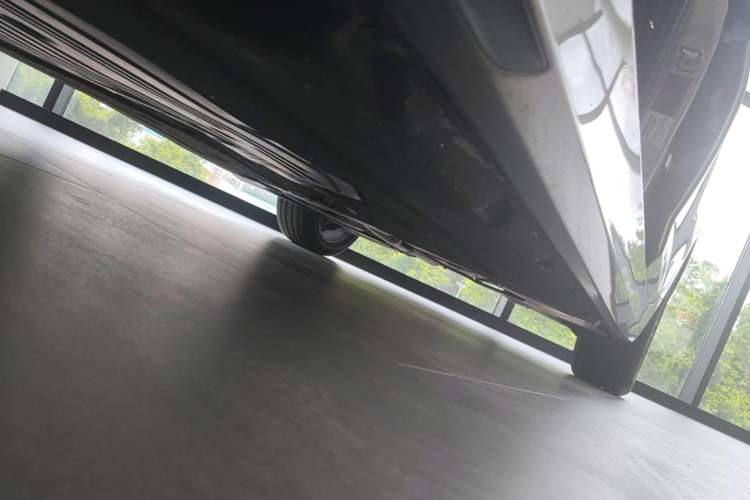 Used BMW 5 Series 2022 Updated 530Li Leading Edition Luxury Package Chassis Front Left