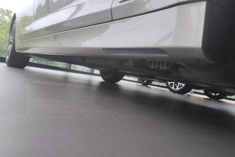 Used BMW 5 Series 2022 Updated 530Li Leading Edition Luxury Package Chassis Front Right