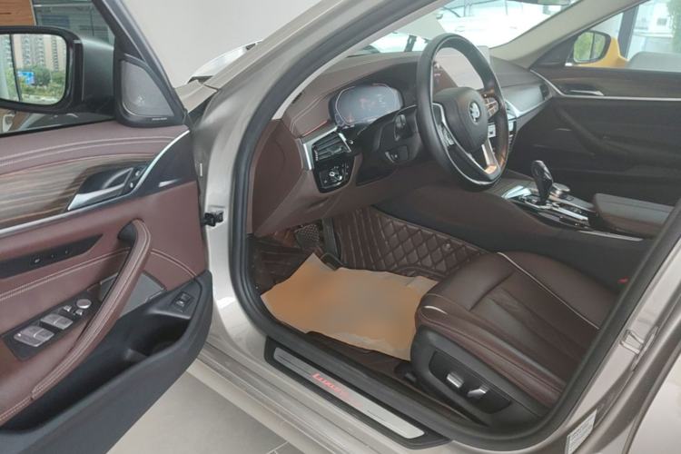 Used BMW 5 Series 2022 Updated 530Li Leading Edition Luxury Package Driver Seat