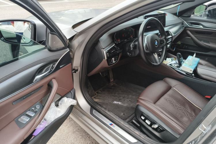 Used BMW 5 Series 2022 Restyled 540i Luxury Edition M Sport Package Driver Seat