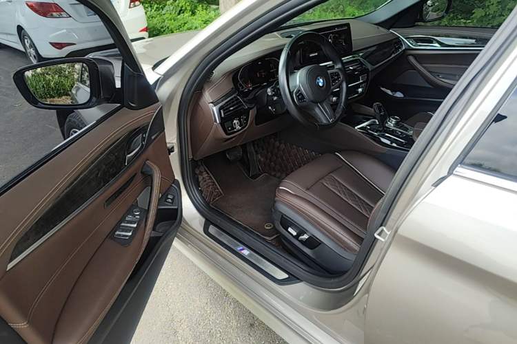 Used BMW 5 Series 2022 Restyled 525Li M Sport Package Driver Seat