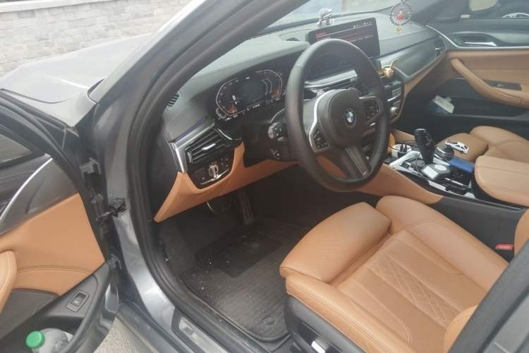 Used BMW 5 Series 2022 Updated 530i M Sport Package Driver Seat