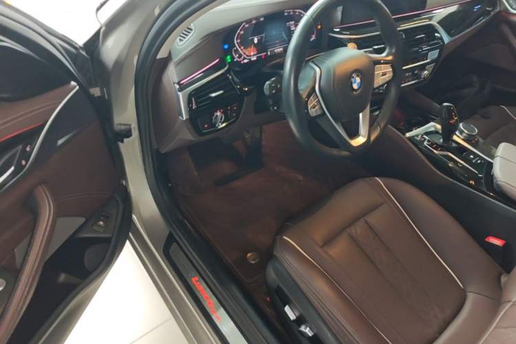 Used BMW 5 Series 2022 Second Facelift 525Li Luxury Package Driver Seat
