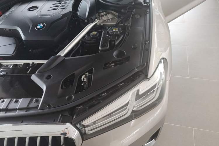 Used BMW 5 Series 2022 Updated 530Li Leading Edition Luxury Package Engine Bay Left