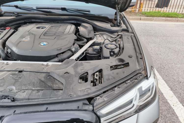 Used BMW 5 Series 2022 Restyled 540i Luxury Edition M Sport Package Engine Bay Left