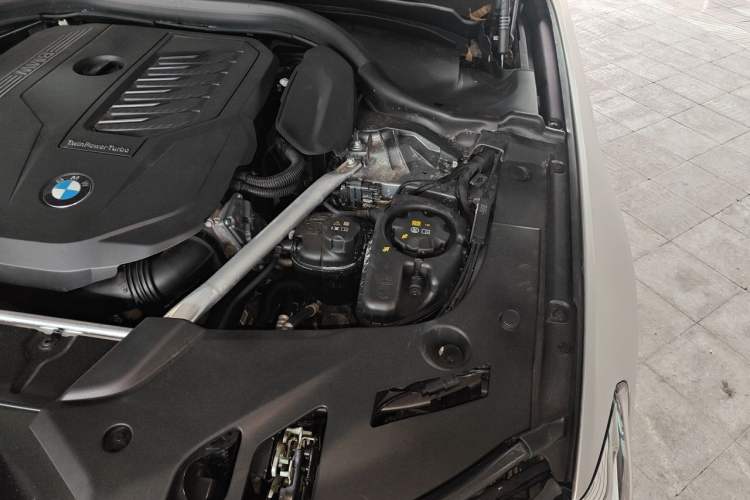Used BMW 5 Series 2022 Second Facelift 540i Sport Line M Sport Package Engine Bay Left