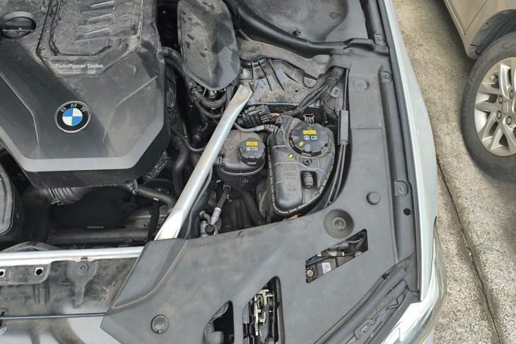 Used BMW 5 Series 2022 Second Facelift 530Li Luxury Version M Sport Package Engine Bay Left